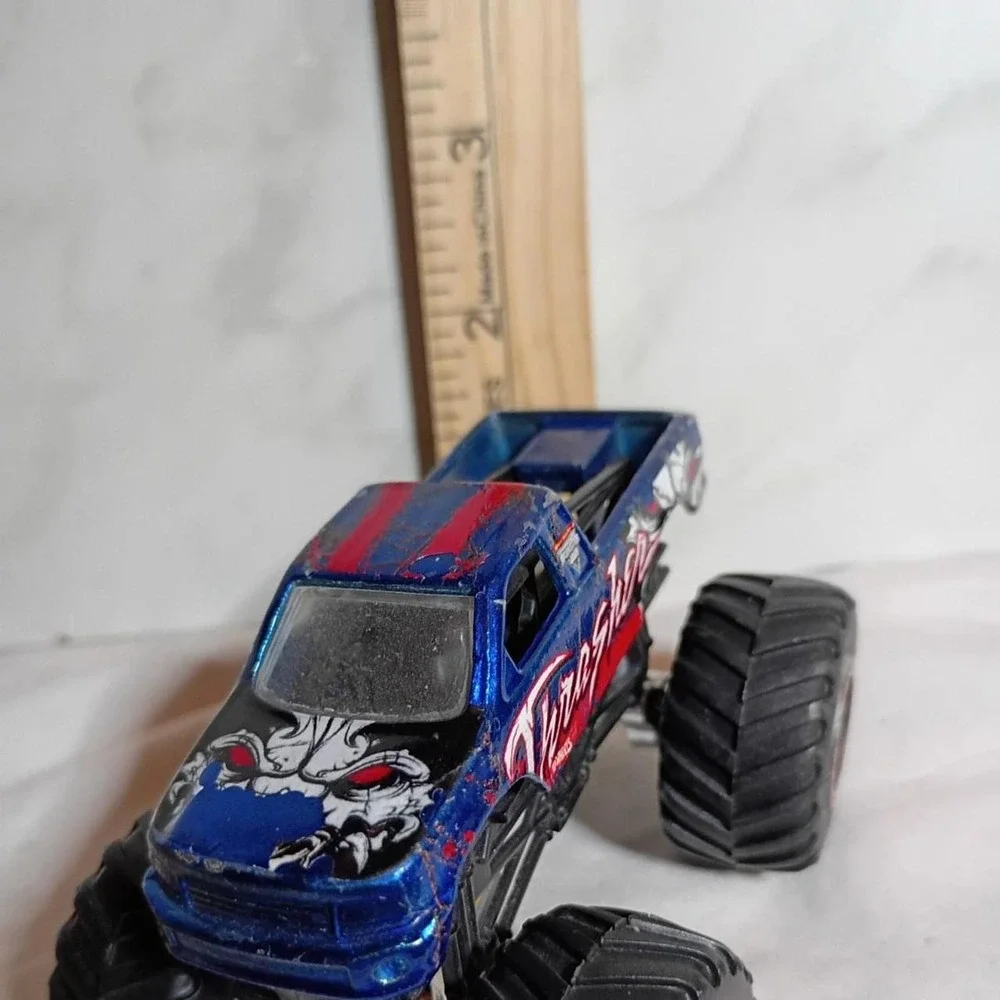Hot Wheels body oversized